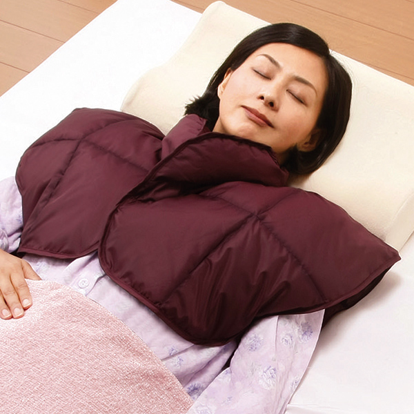 洗えるあったか羽毛肩当て(ワイン1枚): 寝具／はぴねすくらぶ