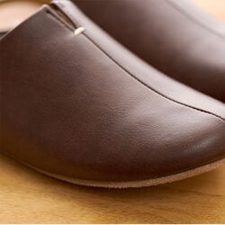 ダークブラウン