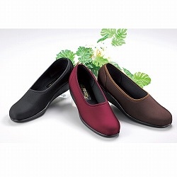 はっ水ゆったり横伸びパンプス