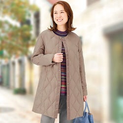 軽くて暖か！マフラー付ロング丈ダウンコート
