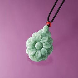 翡翠の花ペンダント