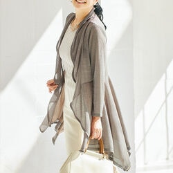 風が通る軽やかなフレアカーディガン