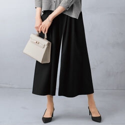 はっ水加工のストレッチワイドパンツ