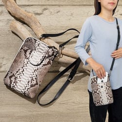 パイソン革多収納おでかけポシェット