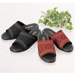 日本製 軽量美脚パンチングサンダル