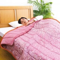 掛けカバーにもなる電気いらずの6層毛布