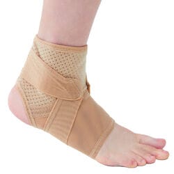 薄くても足首をしっかり支えるサポーター