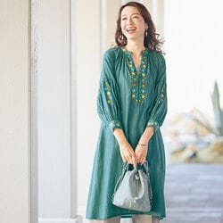 綿ジャカード刺しゅう使いワンピース