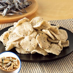黒胡麻いわしせんべい8袋+小魚アーモンド2袋セット